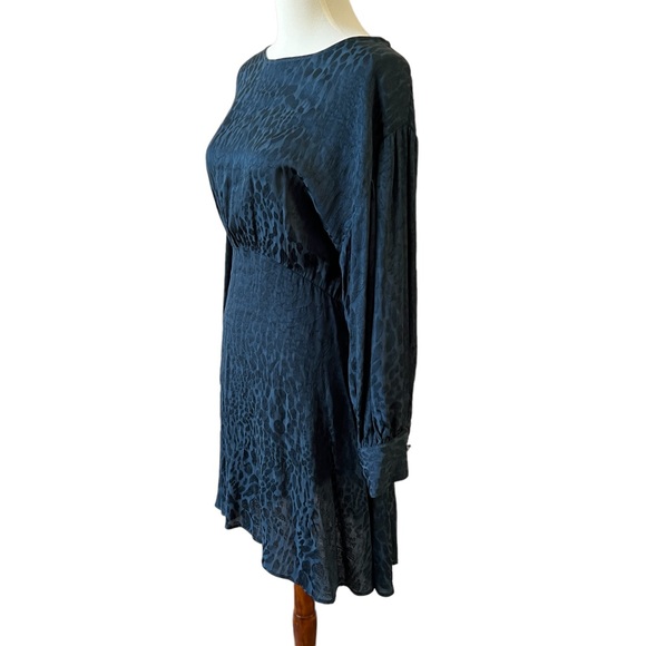 ❤️SOLD❤️ ZARA DRESS VISCOSE DARK TEAL ANIMAL PRINT FIT & FLARE FLOWY SZ MED - Picture 2 of 12